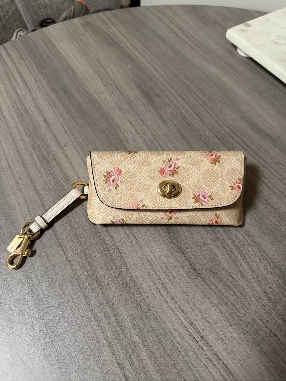 Coach CAP68 Signature Canvas Floral Sunglasses Case Gold Sand Multi Turnlock